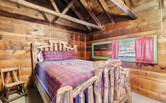 Sawtooth Lodge