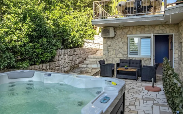 Seaview Apartment With Jacuzzi Ivano