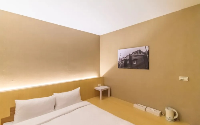 Goldmine Hotel