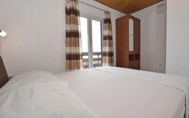 Apartments Mladen