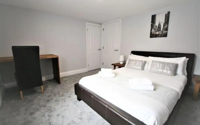 Friary House Serviced Apartments by Roomsbooked - 24Hr Reception