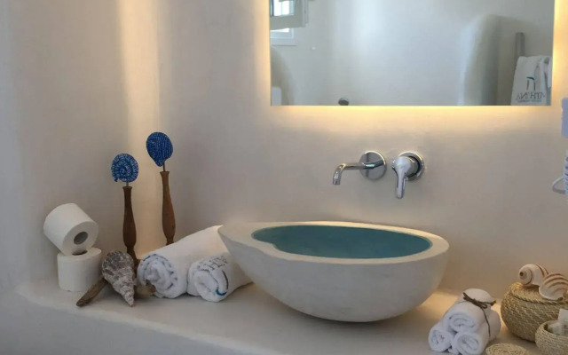 Athina Studios & Suites