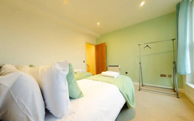 Charlotte House Central 2BR 2bath Retreat Sleeps 6