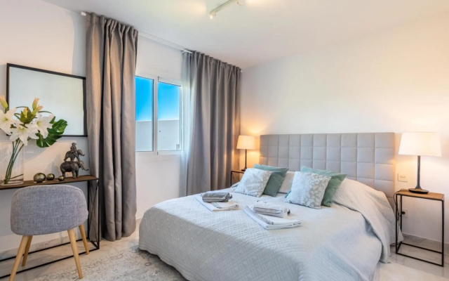 Azahara1 Beautiful apartment frontline golf