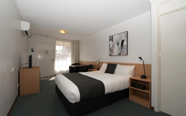 Barclay Motor Inn