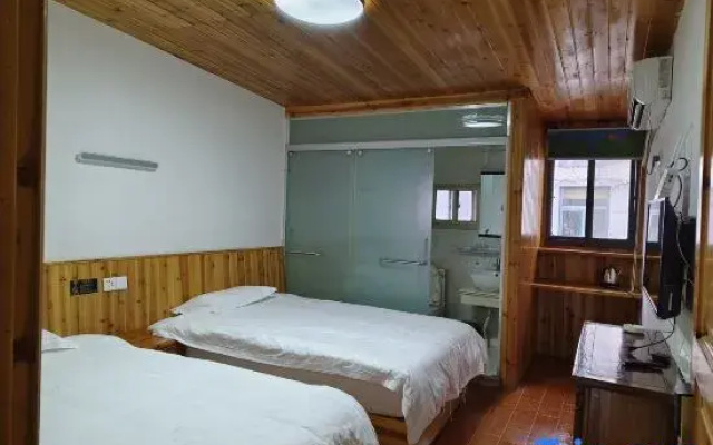 Lakeside Homestay (Hongcun West Gate)