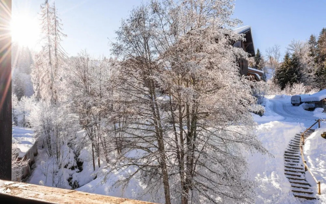 Slope-access Morillon Apartment for 4