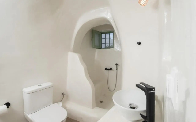 White Orchid Cave House & Studio