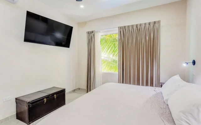 Serene Stay Pool Spa Tub and Bikes