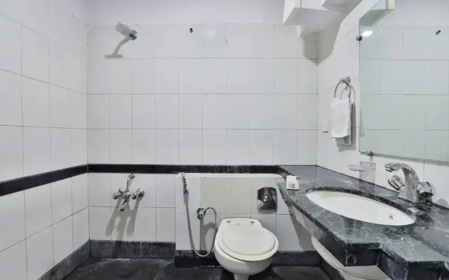 Hotel Chicago By OYO Rooms