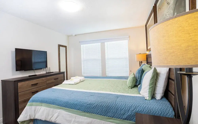 Beautiful Townhome With Hot Tub 13