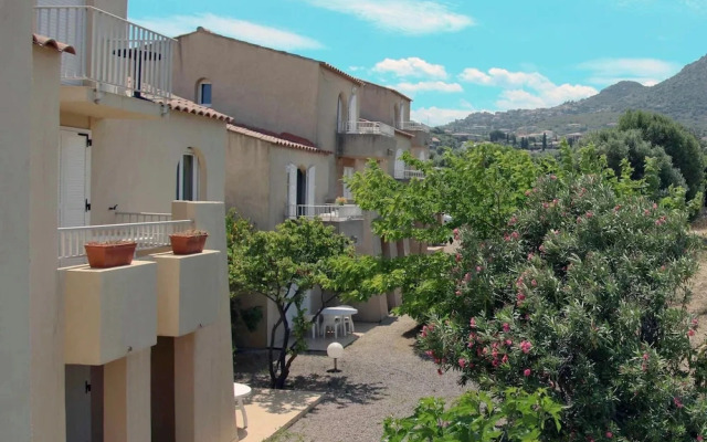 Chic Romantic Getaway in L'ile Rousse