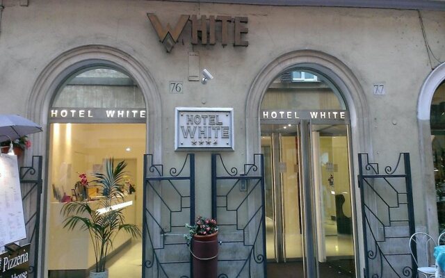 White Hotel вид на фасад