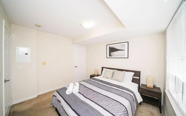 Sarkar Suites - 330 Burnhamthorpe Road