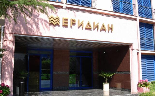 Гостиница Меридиан вид на фасад