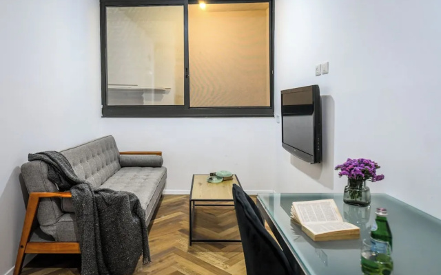 Stylish 3BR Apt with Patio in the City