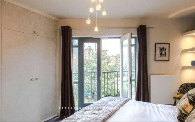 Neon Melody Playful 2 Bedrooms by London Bridge