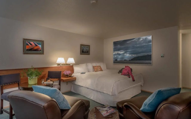 Salmon Falls Resort