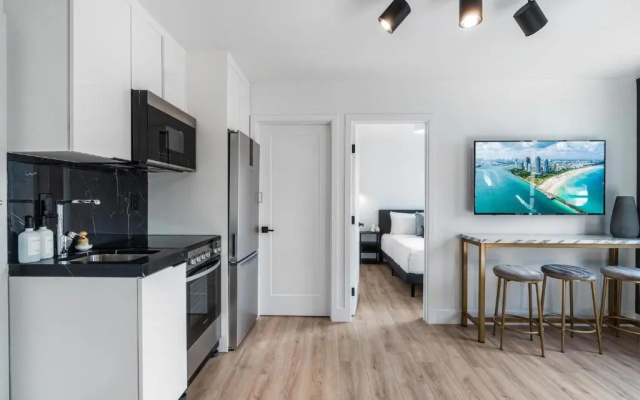 Lux Retreat By Renzzi