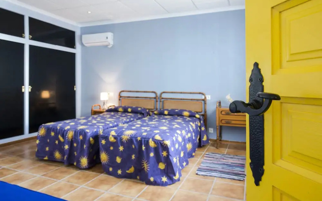 Remarkable 5-bed Villa in Fortuna