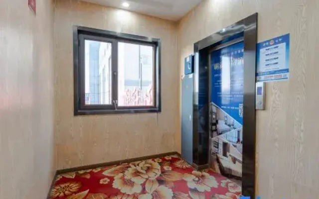 Minghu Light Hotel（Jinan Evergrande Riverside Left Bank Branch））