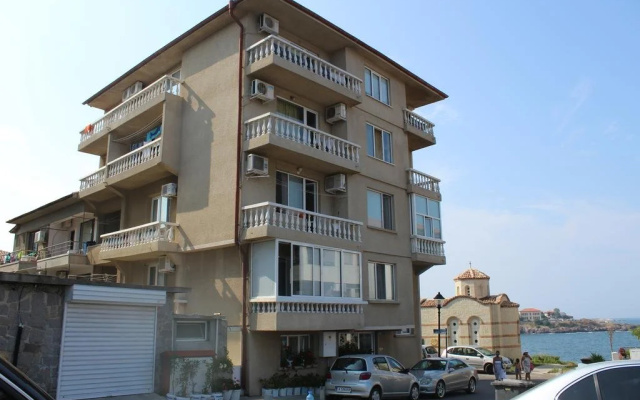 Tzonevi Guest House