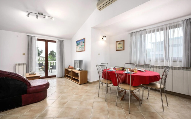 Stunning Home in Liznjan With Wifi and 3 Bedrooms