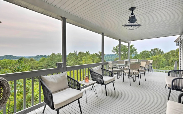 'hilltop Hideaway' Branson Home w/ Trampoline!
