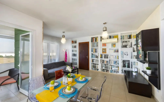 Mackenzie Alexandros Suite