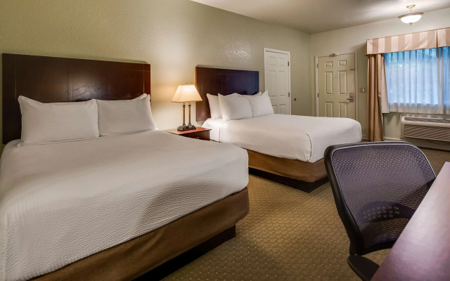 Best Western Plus Bayshore Inn