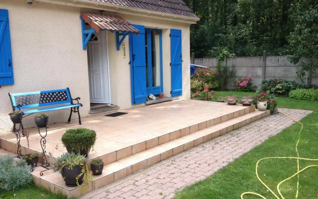 Maison Aux Volets Bleu