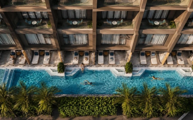 Отель Radisson Hotel Clover Phuket Kata