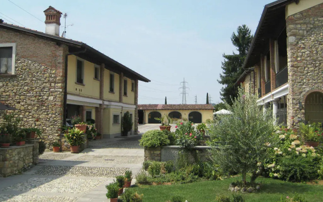Snug Apartment in Monticelli Brusati near lake Iseo