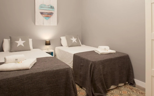 SOFIA 4 · Sofía's Gallery & Bath · Well Priced 6 Pax Spacious Home in Eixample