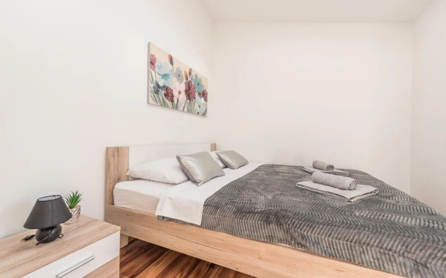 Amazing Home in Pakostane With Wifi and 5 Bedrooms
