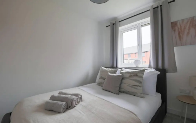Beautiful 4-bed House 15 Mins to Cardiff & Newport