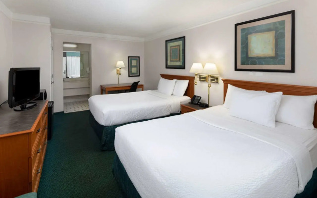 Super 8 by Wyndham Savannah
