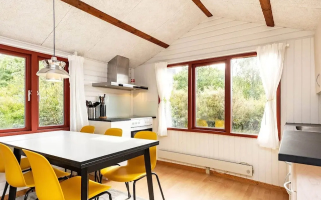 6 Person Holiday Home in Spottrup