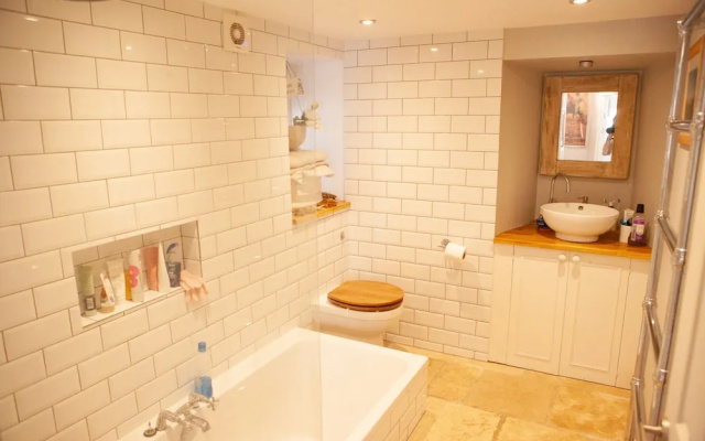 1 Bedroom Flat With Garden in Bristol