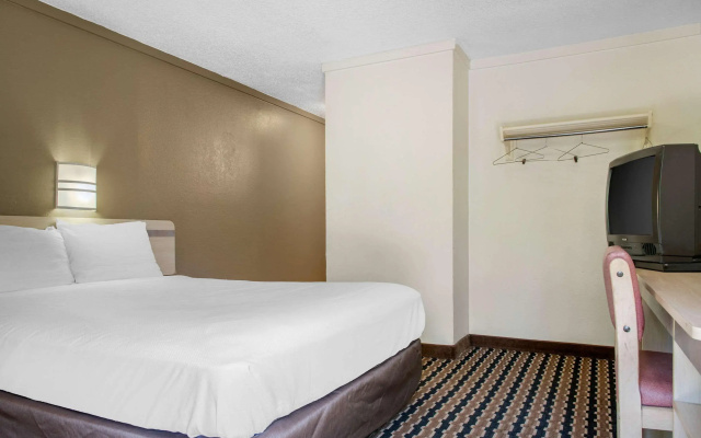 Rodeway Inn Sharonville - Cincinnati North