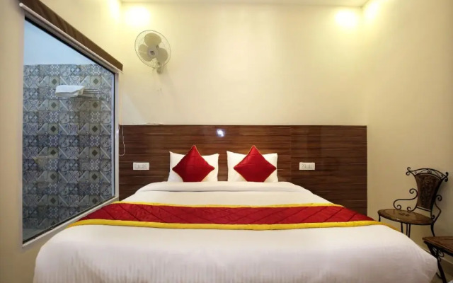 Hotel Royal Woods by OYO Rooms
