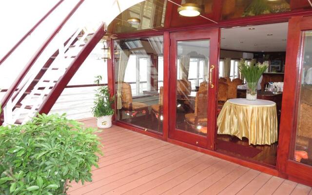 Отель Golden Cruise 9 вид на фасад
