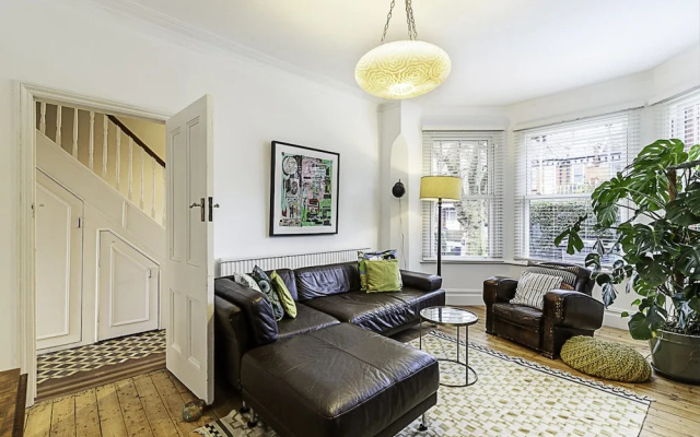 Beautiful Three Bed Abode Near Dollis Hill