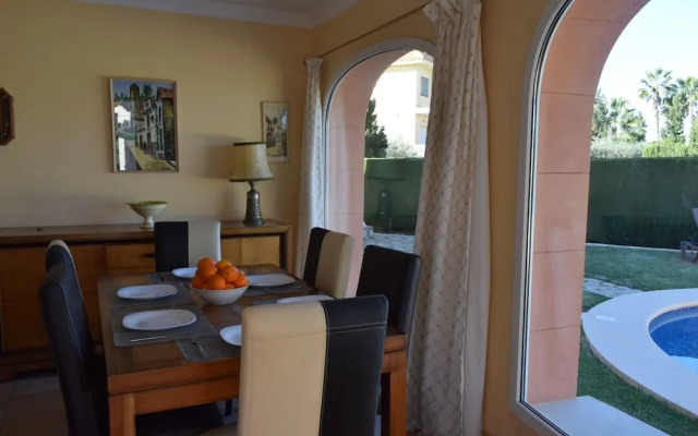 Ch1900 in Oliva With 4 Bedrooms and 3 Bathrooms