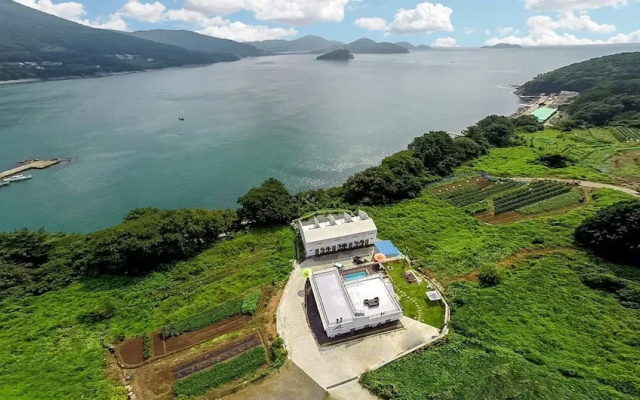 Geoje Star Marine Pool Villa Pension - V