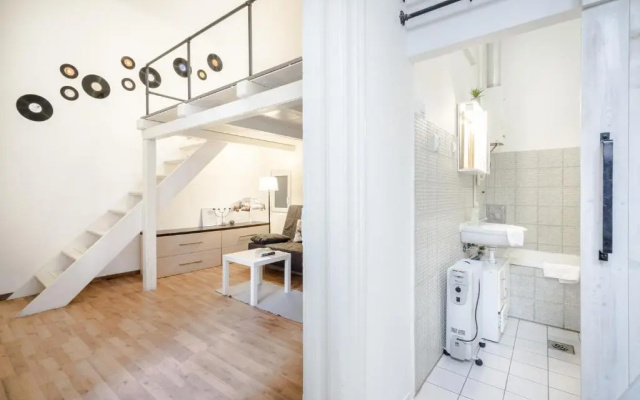 BpR Vinyl Style Studio Home with A/C