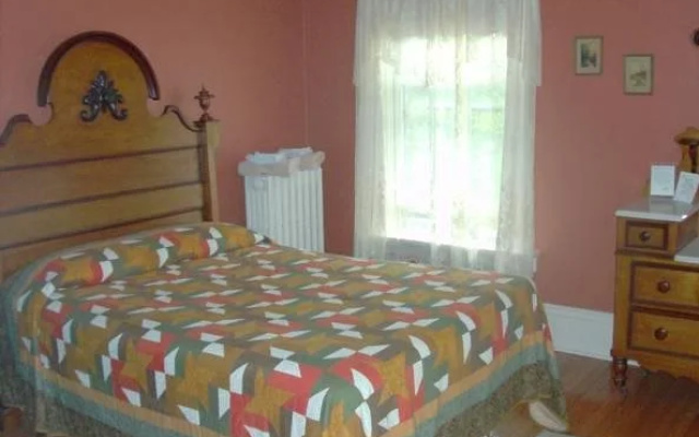 Spillett House B & B