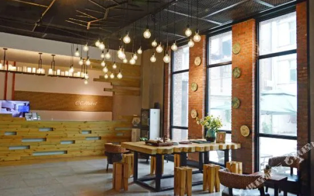 Lang Yun Ripple Hotel (Pingshan Hehualou county standard store)
