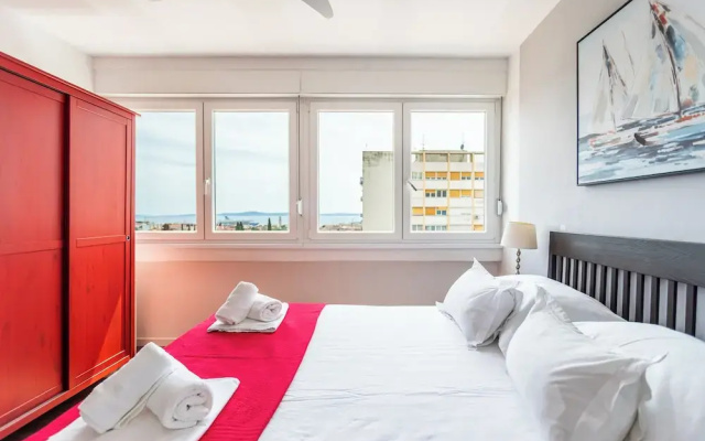 Comfortable apartment with great city and sea view