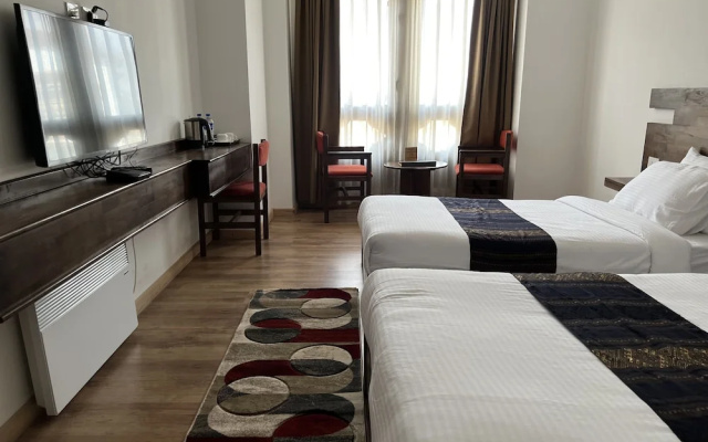 Hotel Mayto